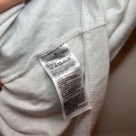 NWOT Old Navy. White Graphic T-Shirt. Size medium. - Picture 4 of 4